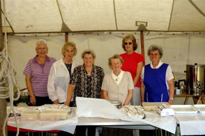 The Guild Tea Tent Ladies - Mary Hogg, Jean Sturrock, Margaret Fraser, Jean McPherson, Valerie Waring, Margaret Aitchison [image by DM Phillips]