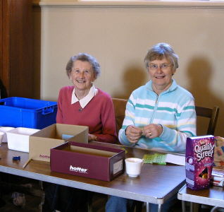 Jean McPherson & Chris Peacock man the raffle stall.