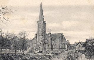 A black & white photograph of Alyth Parish Church in 1906.